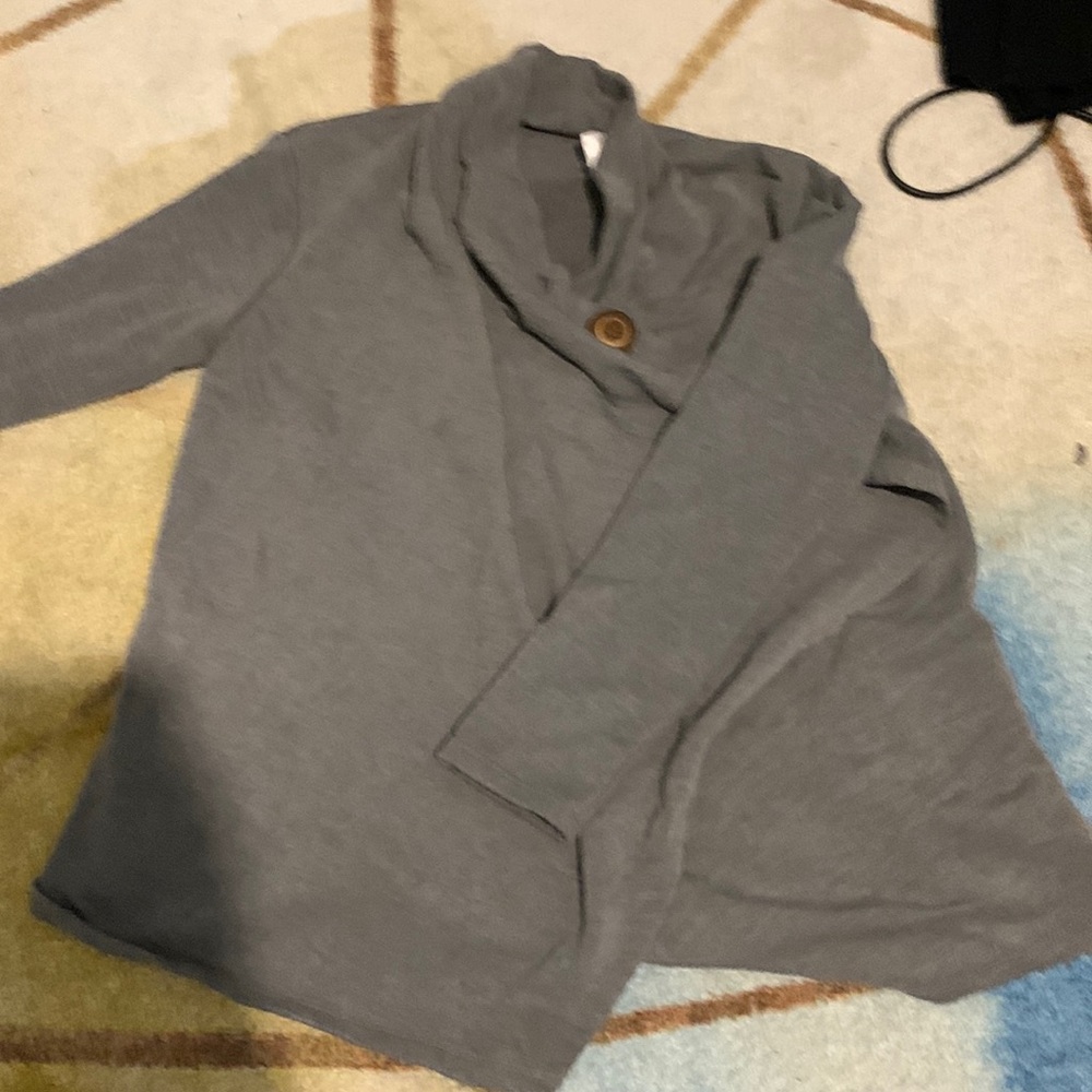 Cute great cross sweater with button